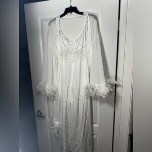 Elegant White Lace Trim Nightgown- NEW